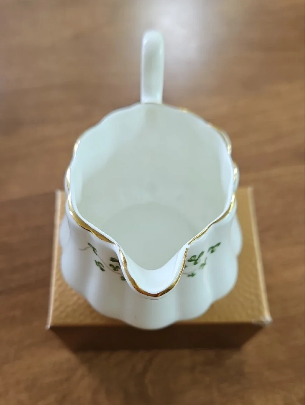 ROYAL TARA Fine Bone China Shamrock Creamer & Open Sugar Bowl